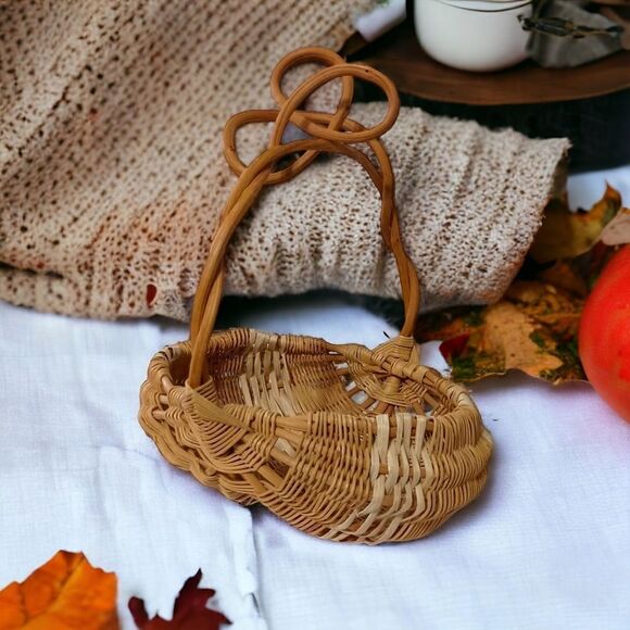 Vintage Buttocks Basket Twisted Willow Handle Eye Of God Handwoven Farmhouse - Picture 13 of 16